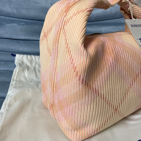 Burberry Medium Peggy Checked Duffle Tote Bag - Picture 4 of 14